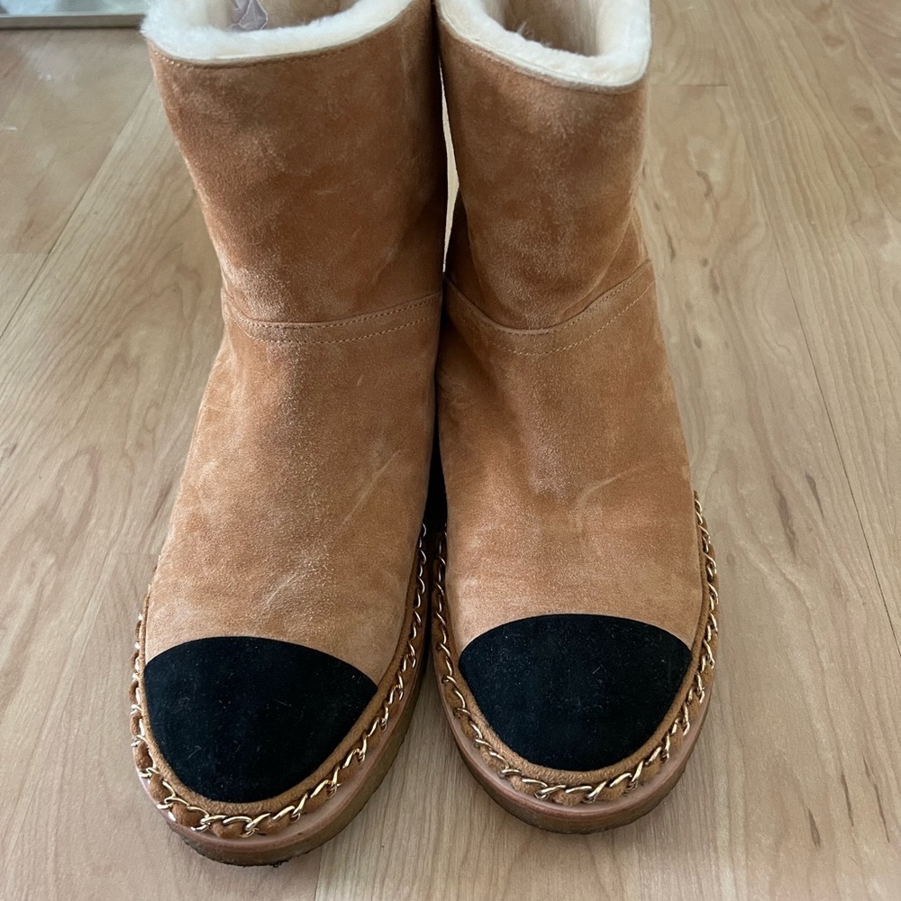 Chanel 100% authentic suede and shearling chain detail ankle boots Sz 38 w/card